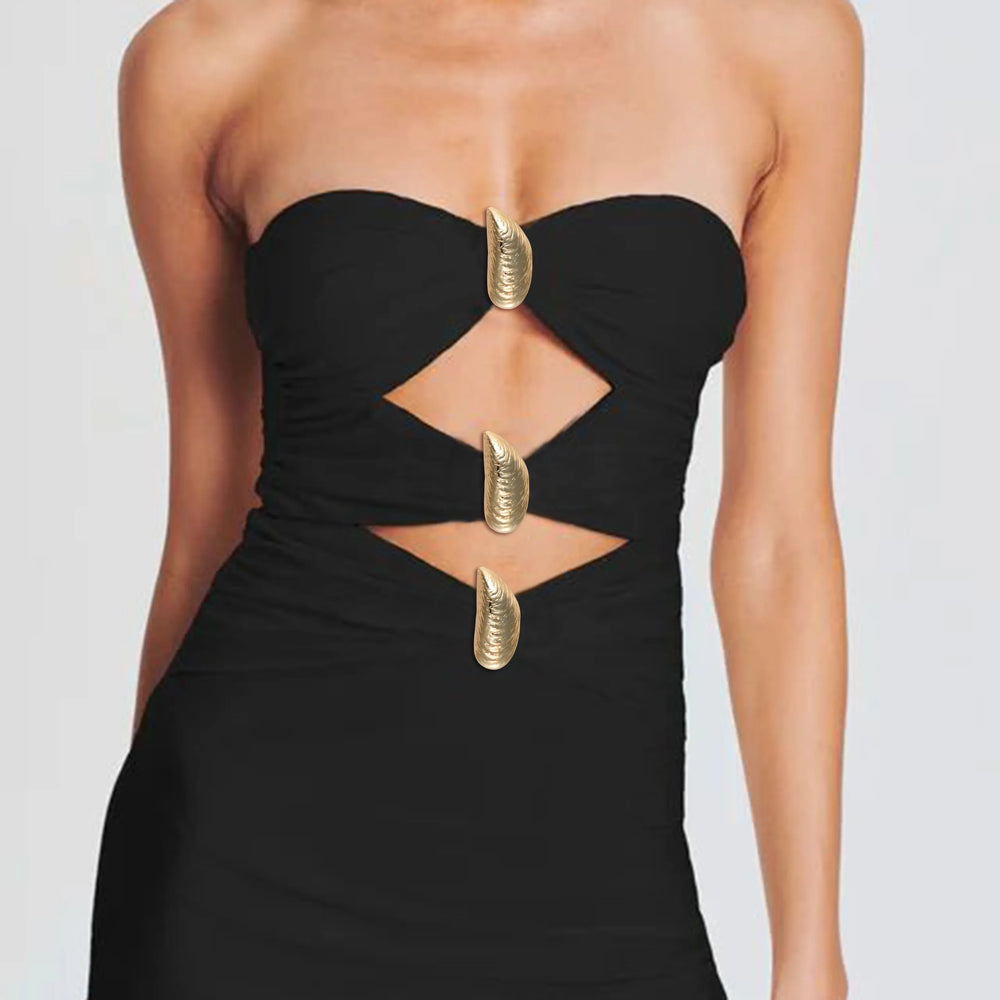 Ani Accessories Shell-Shaped Ornamental Buckle on model multi strap black dress in a white background.