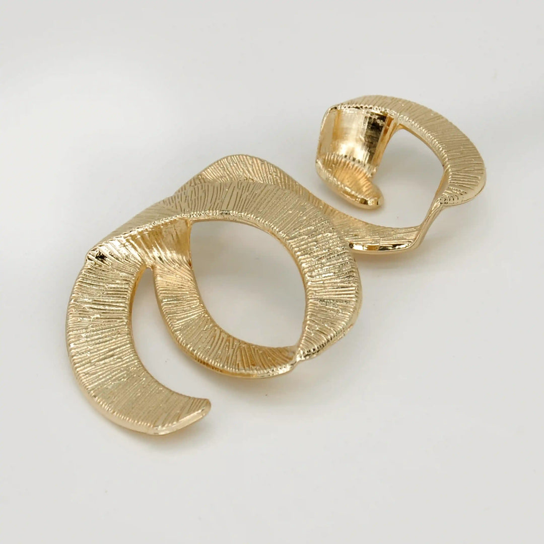 Buy Now Ani Accessories texture Spiral Loop Gold Buckle in white image to show the gold shiny finish of the buckle.