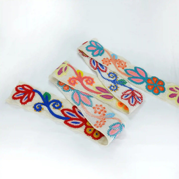 Zooming image of full design of colorful floral with leaf patterns on a white background | Ani Accessories