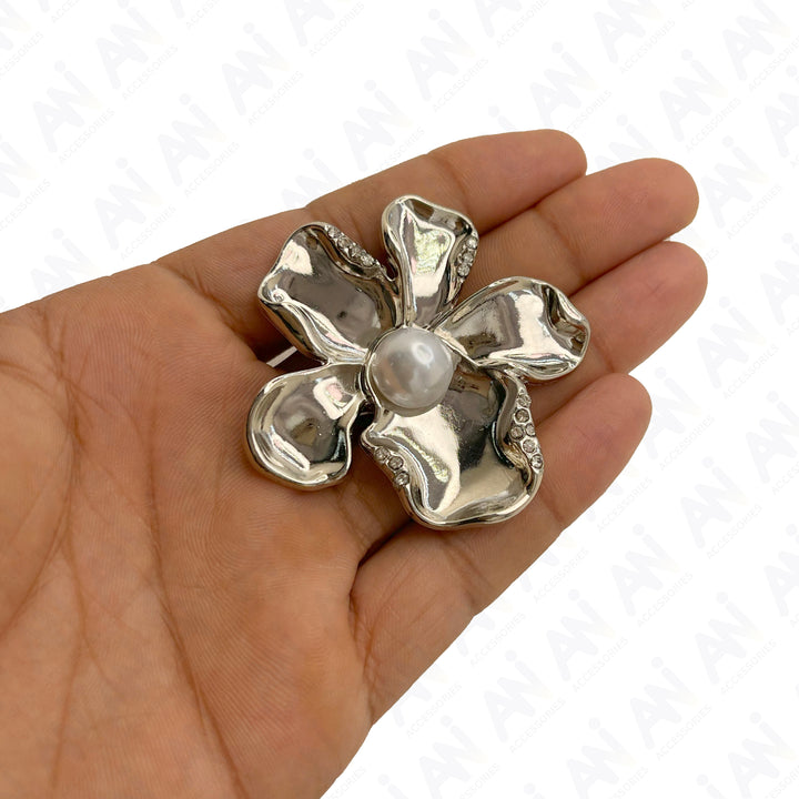 Floral Style Pearl Brooch