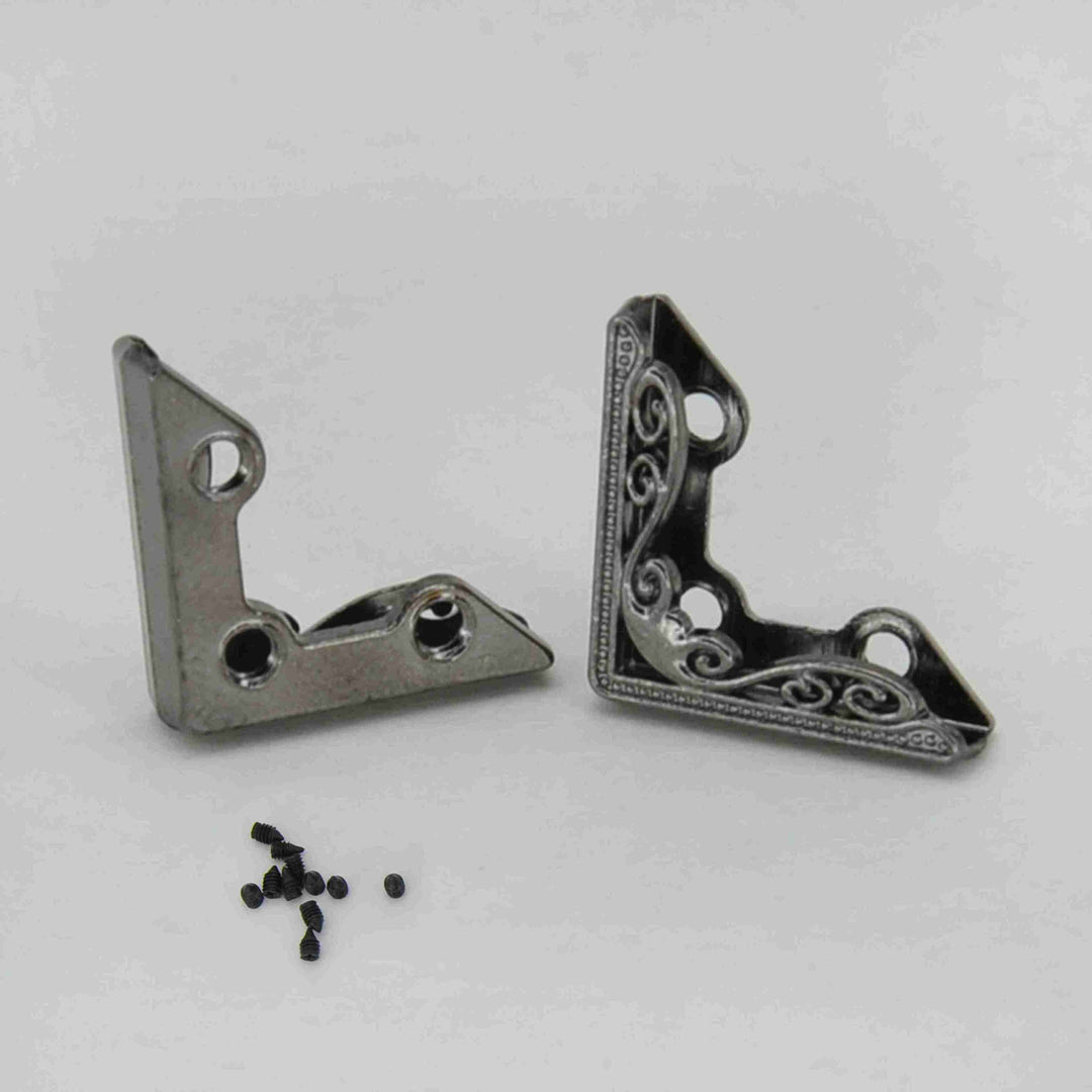 Stylish Golden Elegance Collar Tip