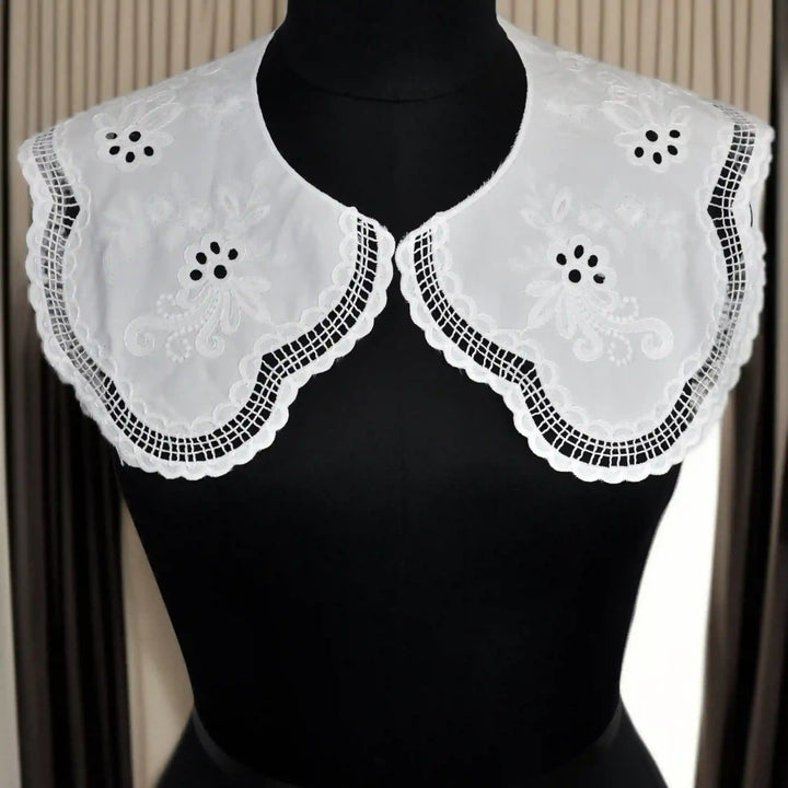 Cutwork Floral Style Peterpan Collar