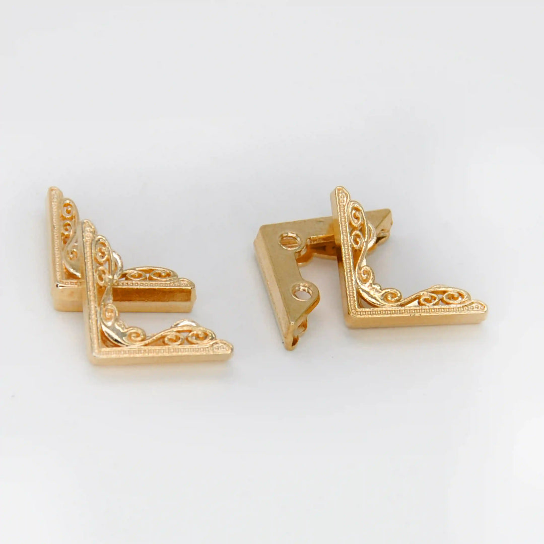 Stylish Golden Elegance Collar Tip