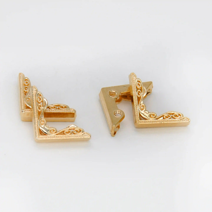 Stylish Golden Elegance Collar Tip
