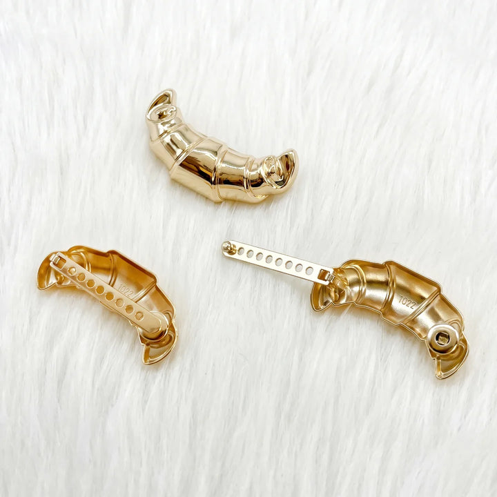 Curled Horn Ribbed Gold Scarf Ring Buckle