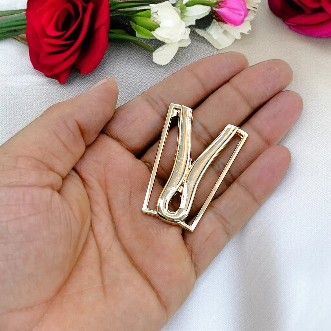 Modern V-Form Buckle