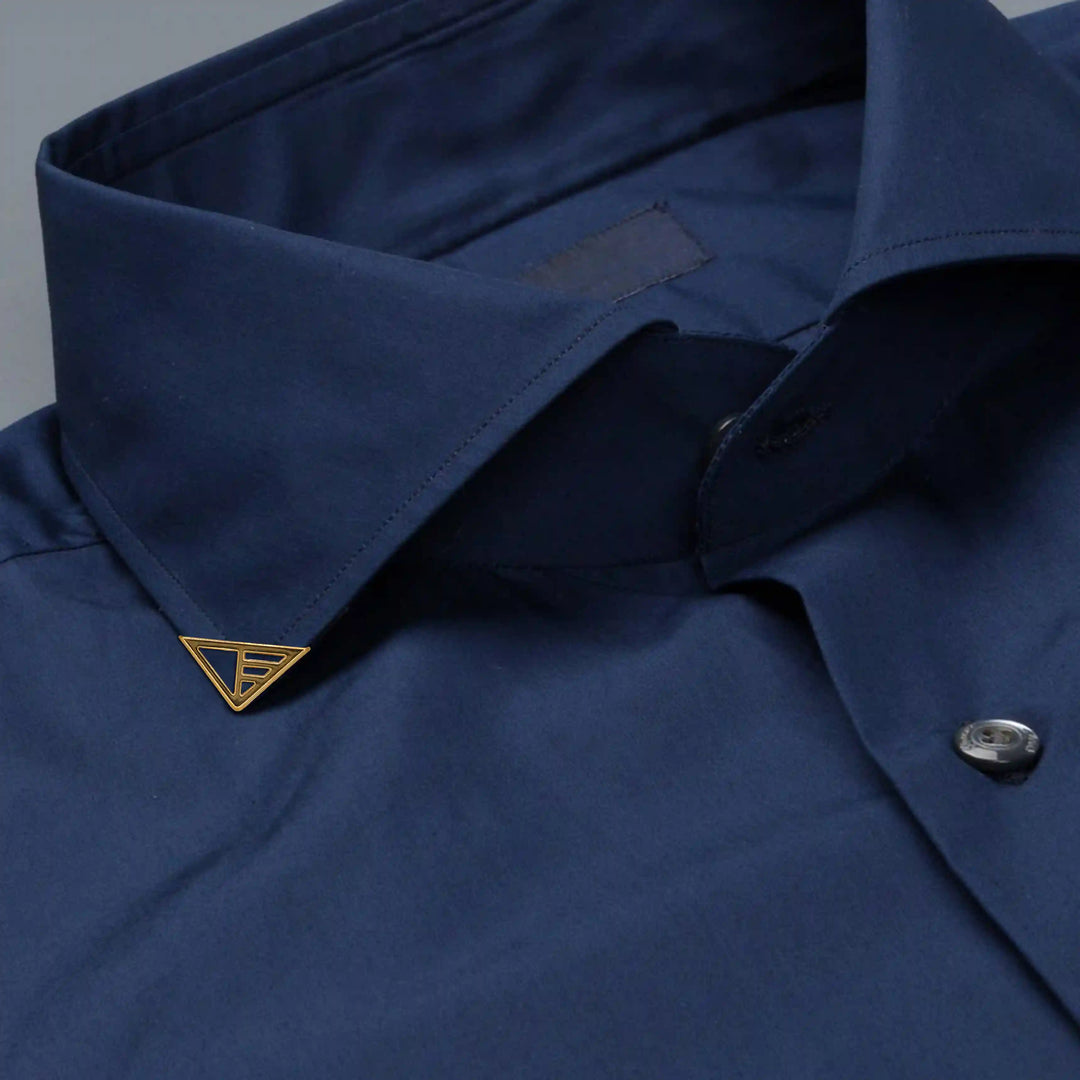 Geometric Linear Triangle Collar Tip