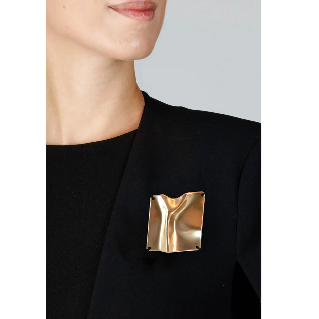 Wavy Golden Buckle