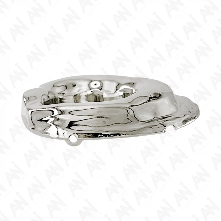 Ani Accessories Shiny Silver Metal Buckle Zooming side view to show the thickness of the buckle.