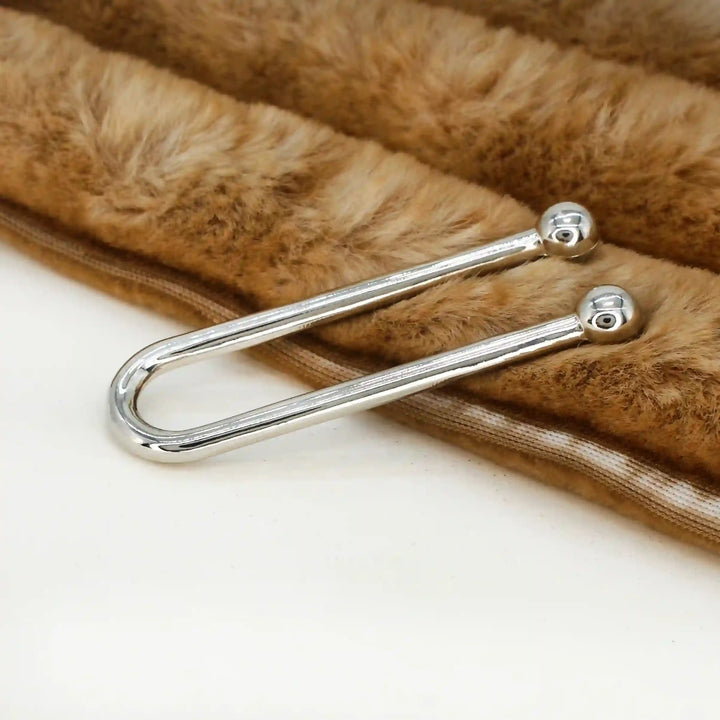 Ani Accessories U-Shaped Elegant Metal  Silver Buckle on the fur side view.