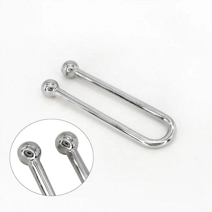 Ani Accessories U-Shaped Elegant Metal  Silver Buckle in a white background with zooming image on the tip of the buckle.