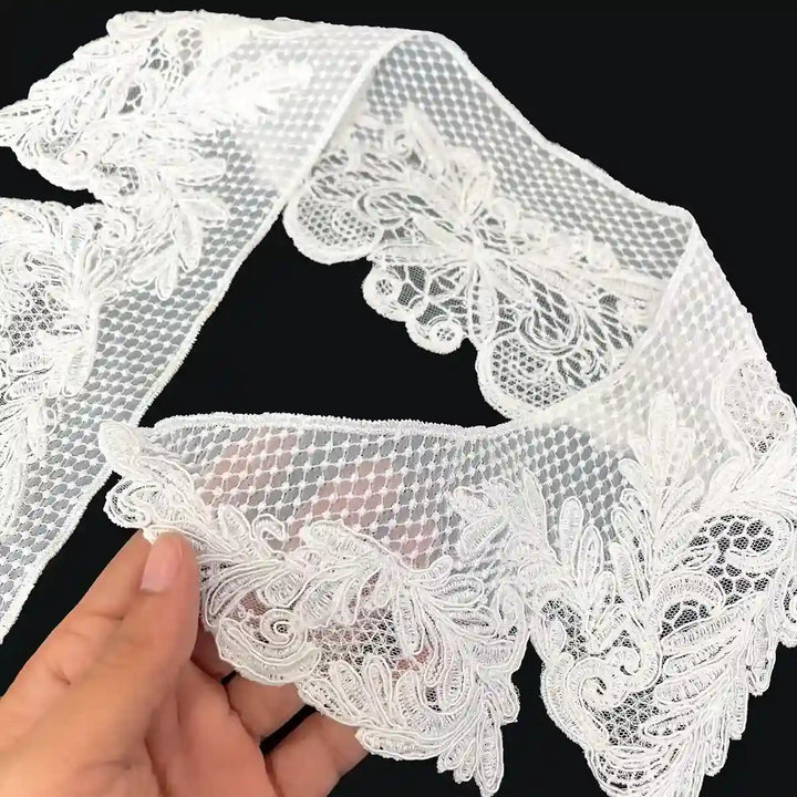 Ani Accessories elegant floral scalloped Peter Pan collar with soft curved edges for apparel