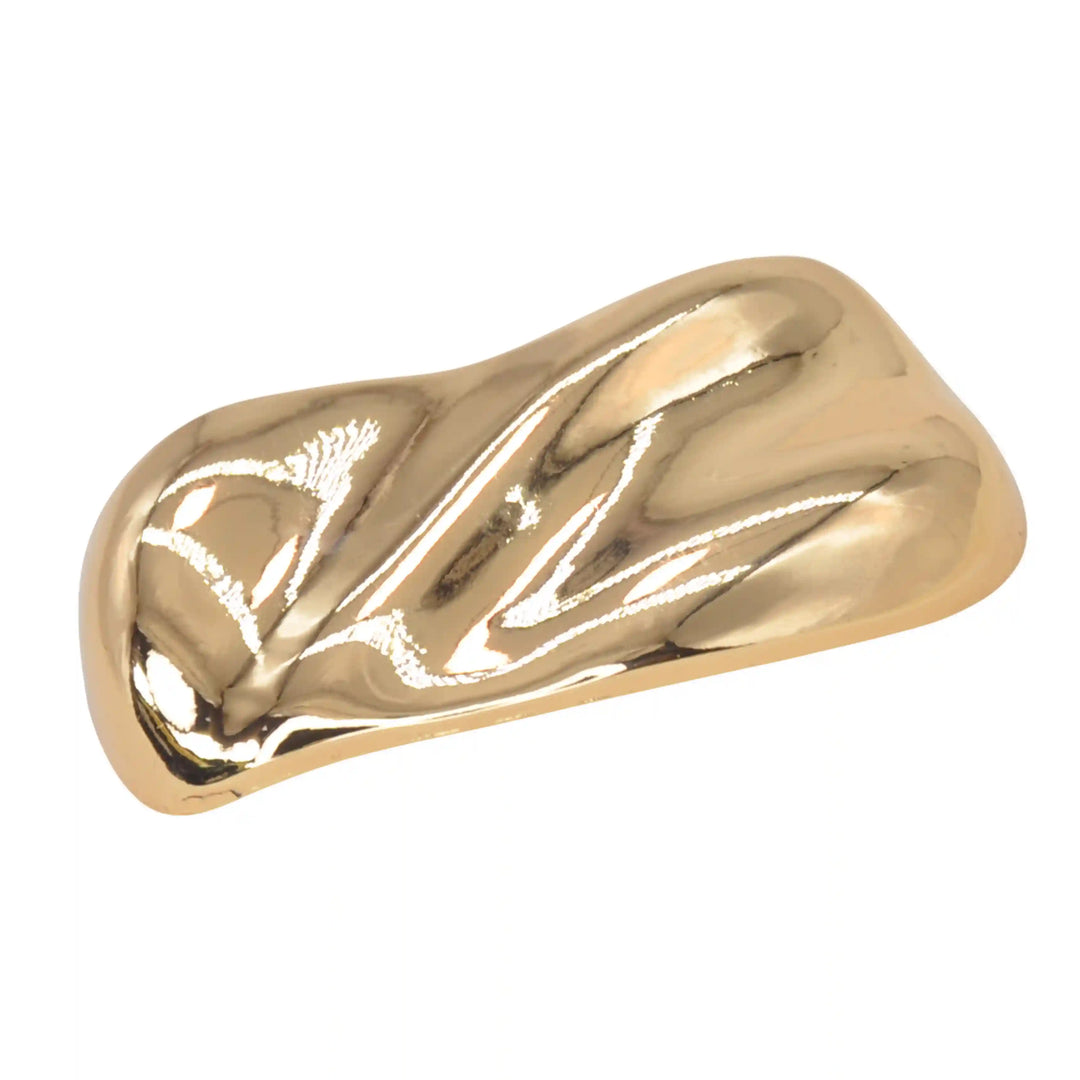 Fluid polished golden clasp