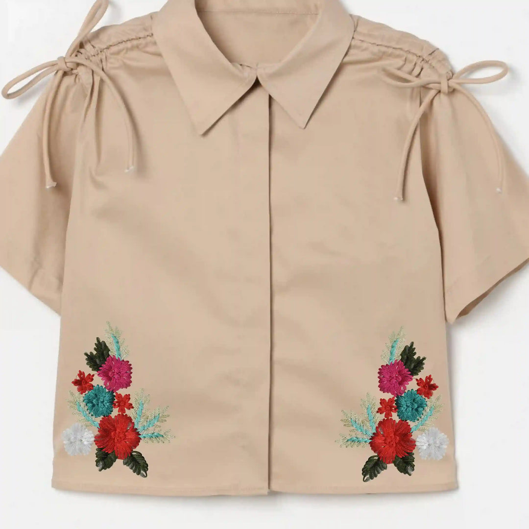 Fabric floral embroidered patch.