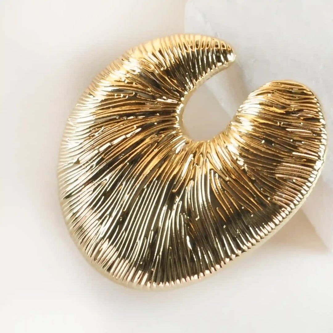 Golden C-shaped Textured Buckle