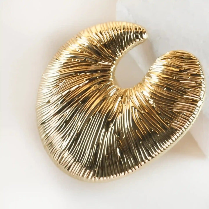 Golden C-shaped Textured Buckle