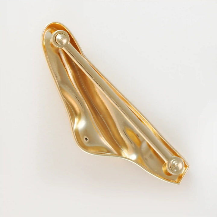 Organic curved golden buckle