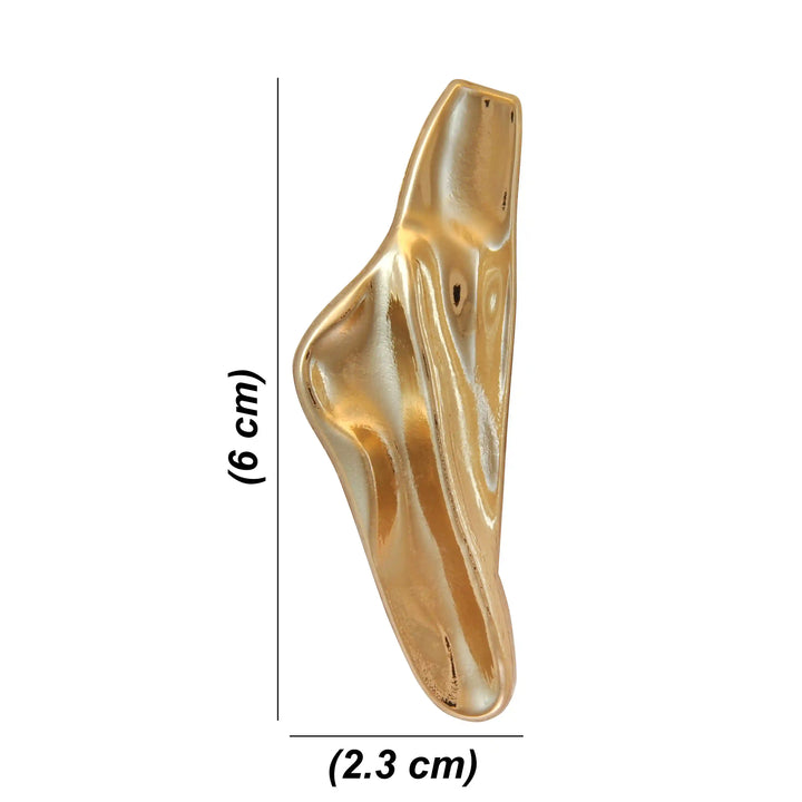 Organic curved golden buckle
