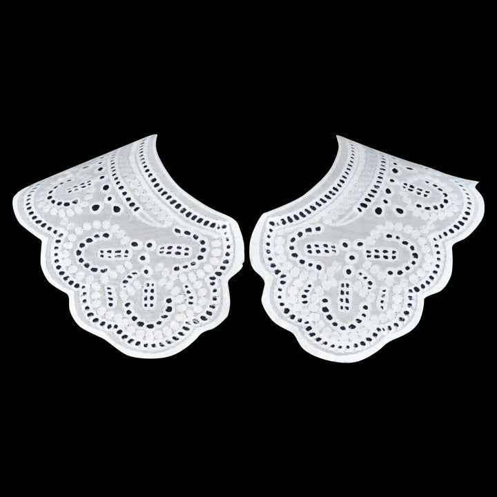 Floral Guipure Peter Pan collar with bold lace flower motifs, scalloped edging and refined feminine detailing