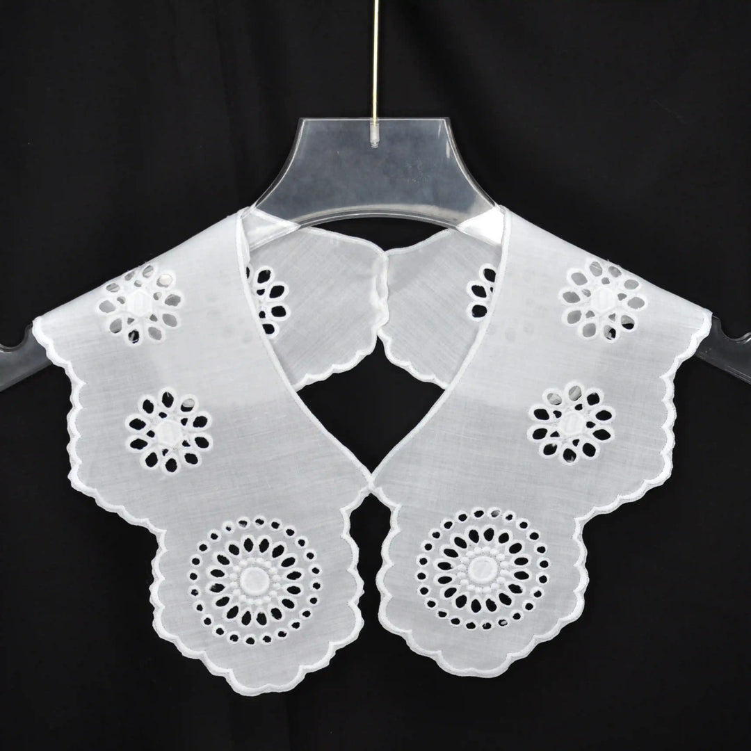 Jabot Peter Pan Collar
