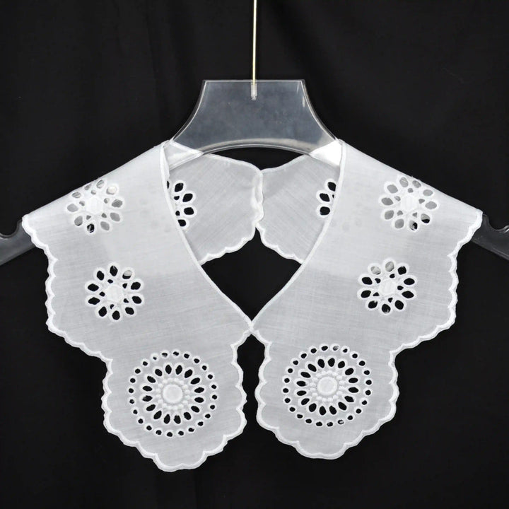 Jabot Peter Pan Collar