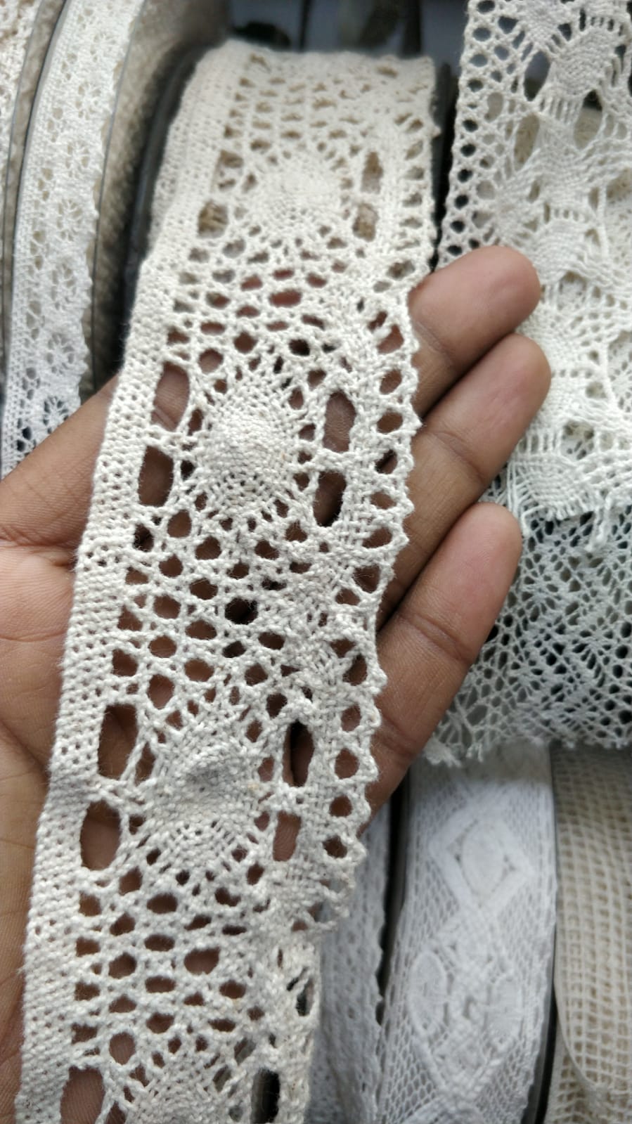 Hand Touch ni Accessories Dyeable Floral Lace