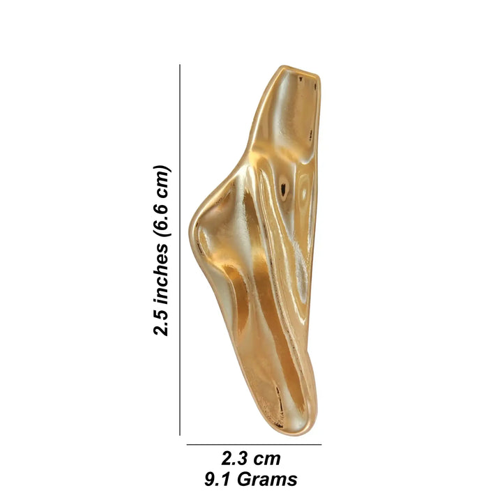 Organic curved golden buckle