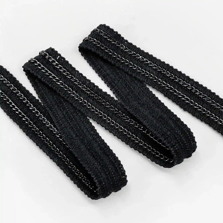 ANI Accessories black chain wali lace with two chain rows folded in a zigzag with white color background 