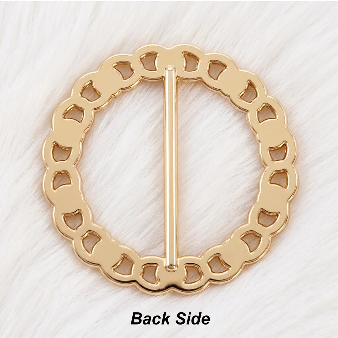 ANI Accessories round chain link rhinestone belt buckle back side: smooth gold metal with open link cut-outs, on white fur