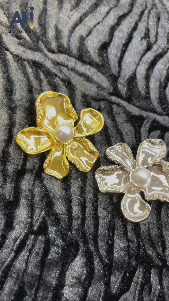 Floral Style Pearl Brooch