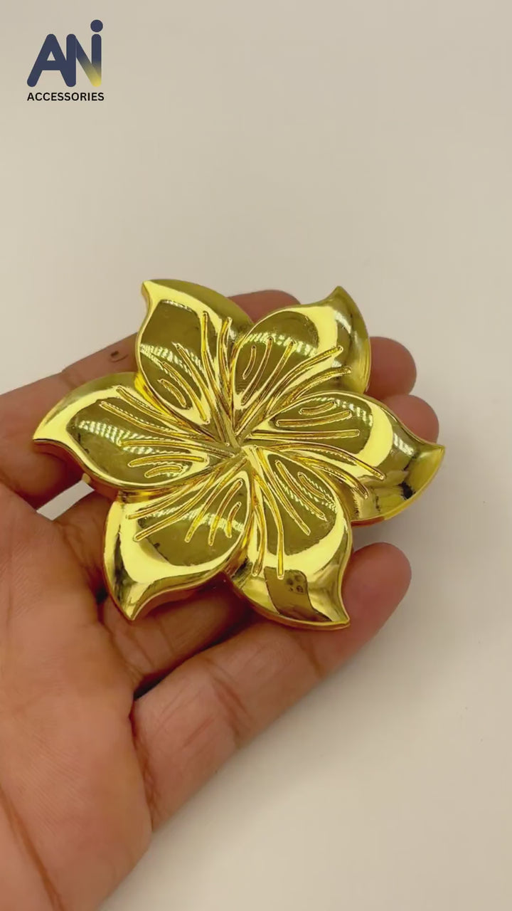 Ani Accessories Floral Style Metal  buckle showing the shine of the buckle.